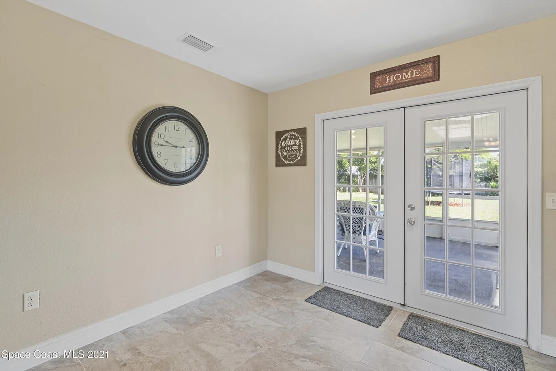Photo of 2290 Warwick Road