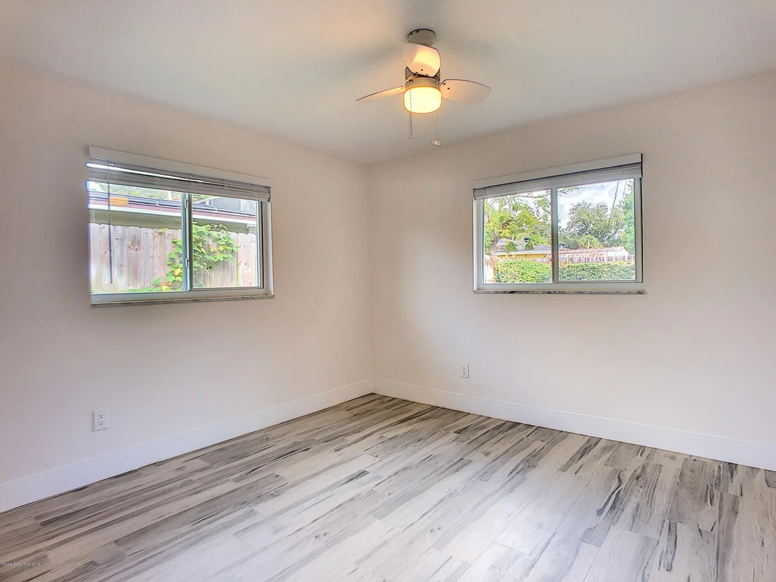 Photo of 304 N Roundtree Drive