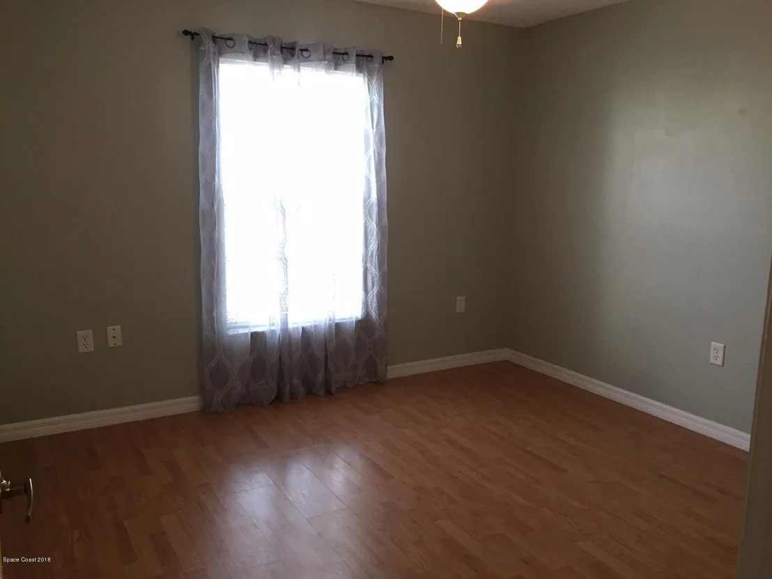Photo of 805 Bracken NE