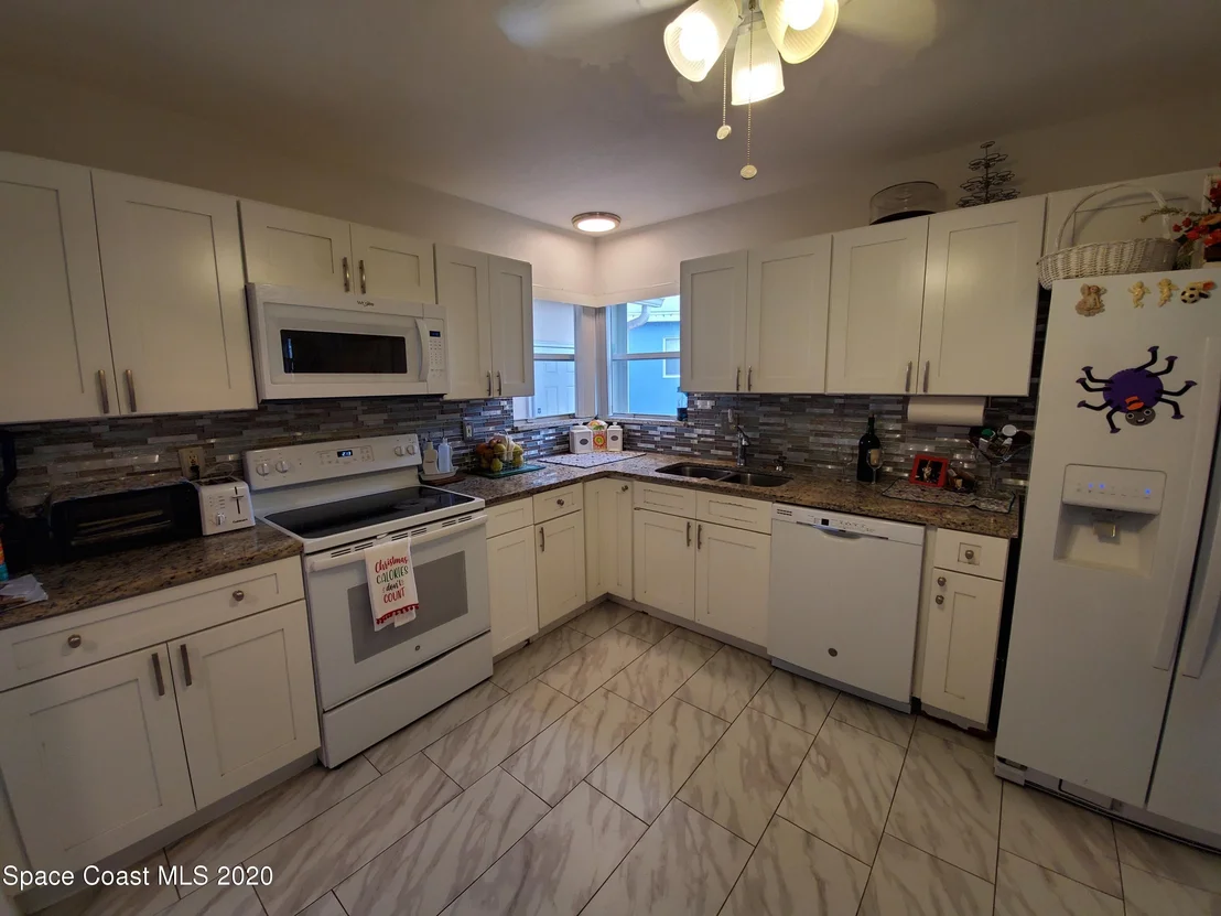 Photo of 1088 Cabot Drive NE