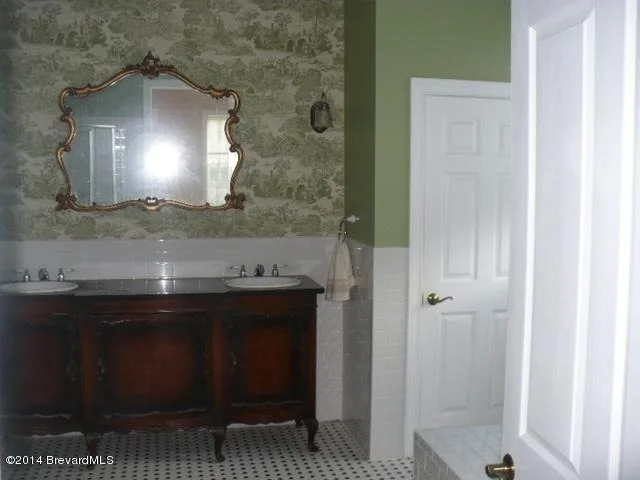 Photo of 4383 Long Lake Road