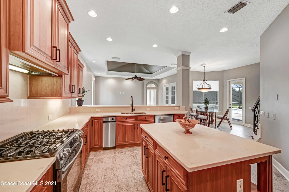 Photo of 882 Oak Park Drive