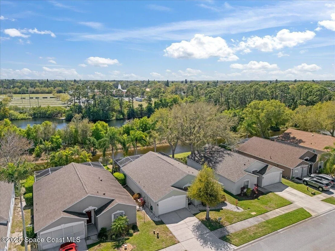 Photo of 883 Villa Drive
