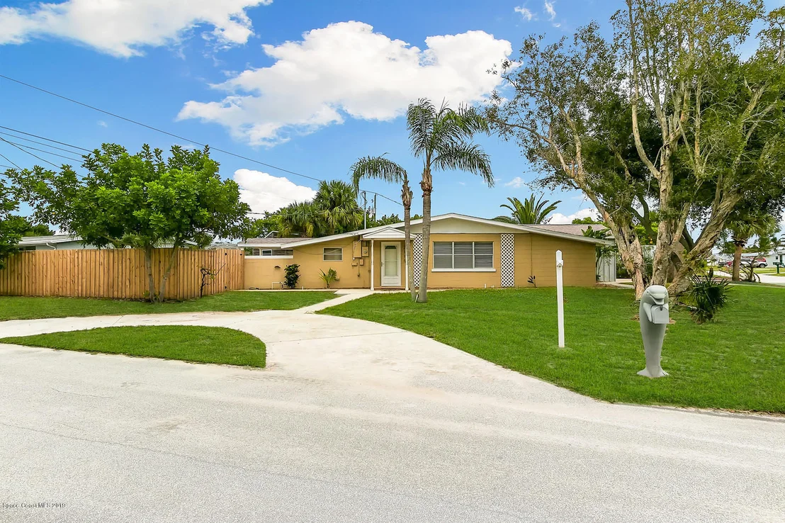Photo of 2115 Palm Avenue