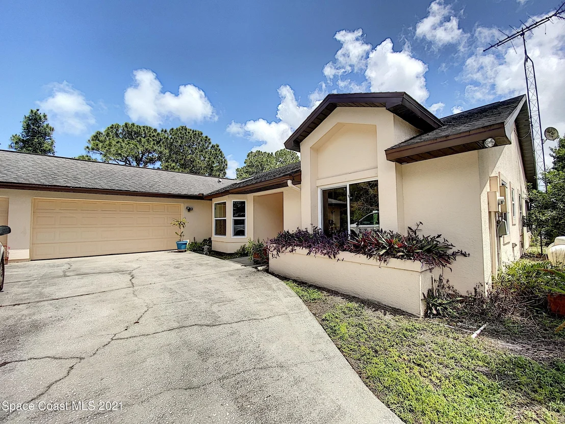 Photo of 1351 Grant Road