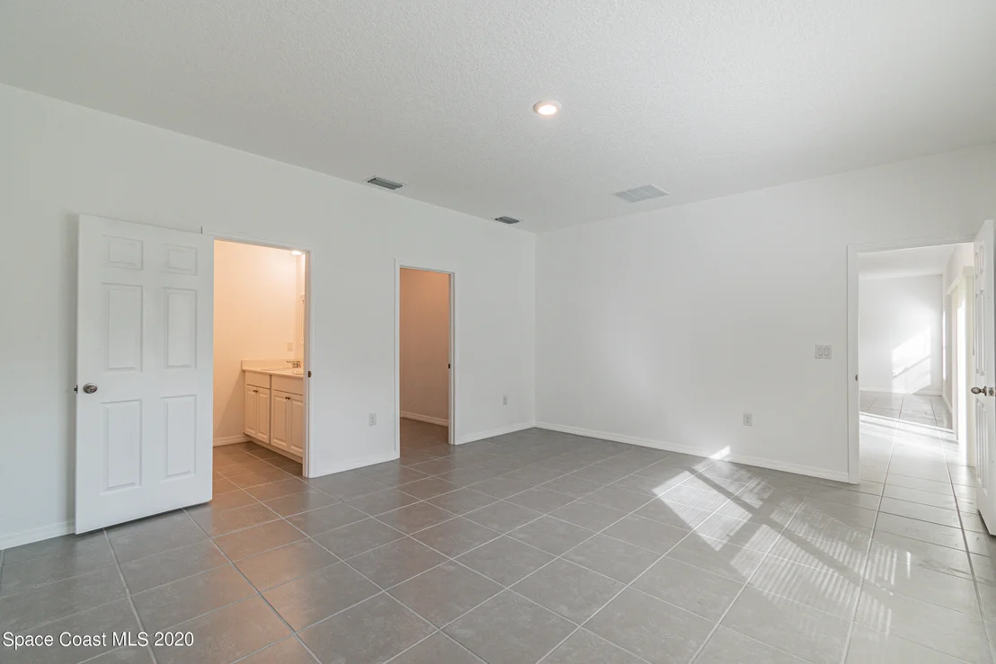 Photo of 850 Lyons Cir Circle NW