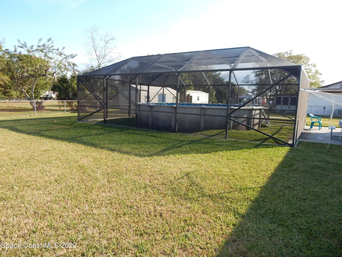 Photo of 1638 Riviera Drive NE