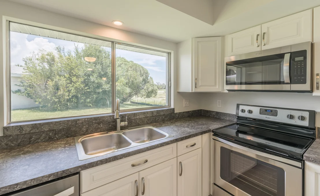 Photo of 1449 Meadowbrook Road NE
