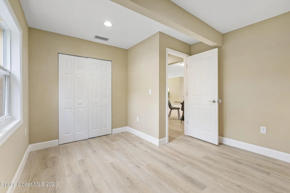 Photo of 1070 Mariposa Drive NE