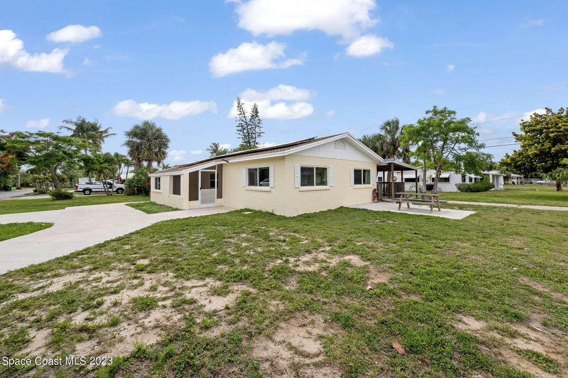 Photo of 2110 Palm Avenue