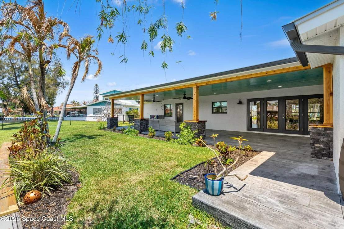 Photo of 213 River Road