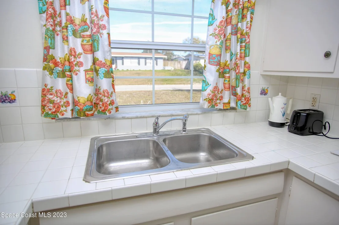 Photo of 1740 Golfview Drive