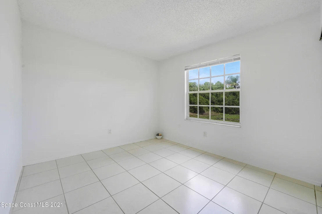 Photo of 858 Wateroak Drive NE