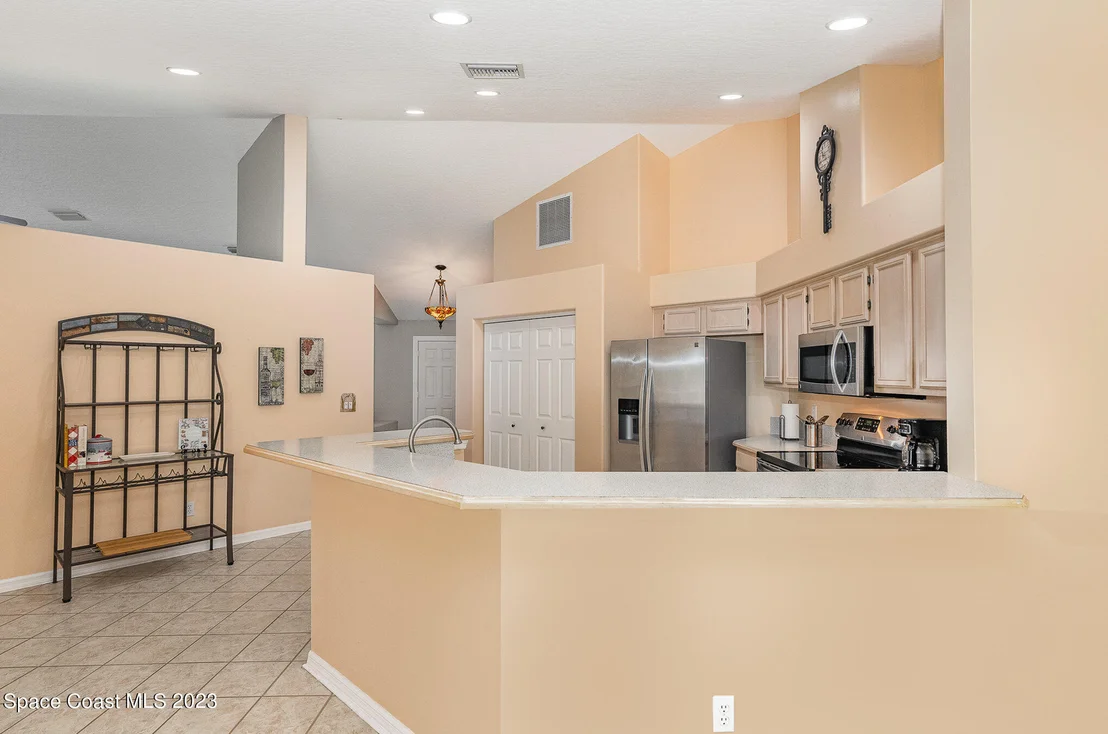 Photo of 498 Kimberly Drive