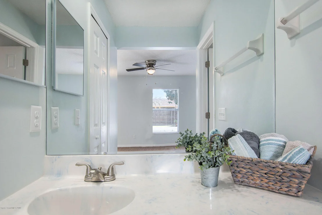 Photo of 2076 Lansing Street