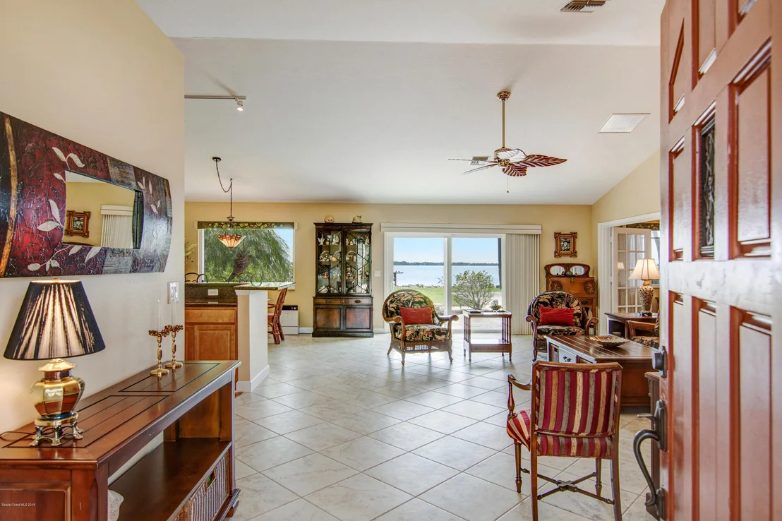 Photo of 3877 Riverside Drive