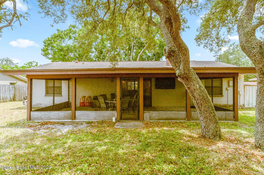 Photo of 1878 Ontario Circle N