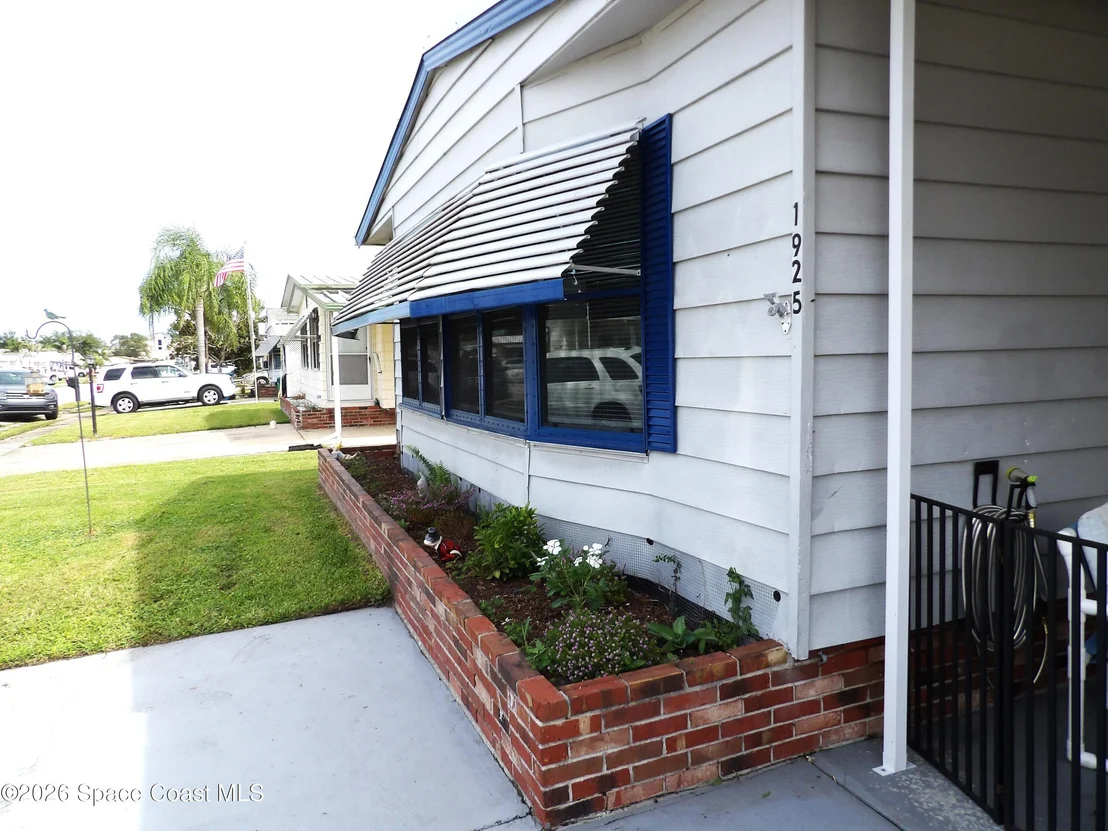 Photo of 1925 Live Oak Street NE