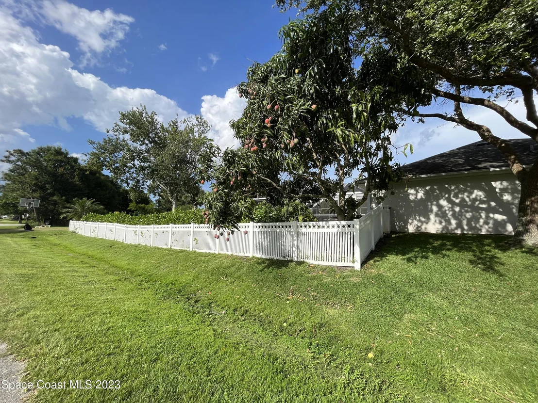 Photo of 997 Gulfstream Avenue