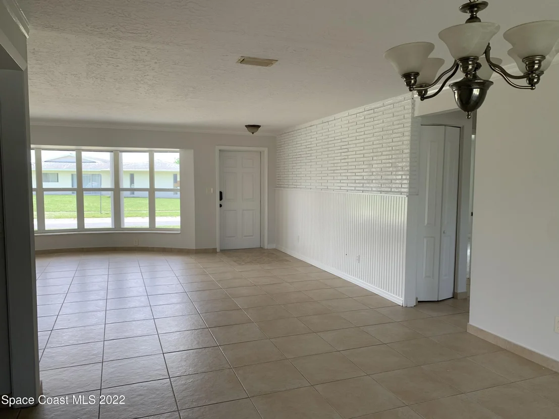 Photo of 799 Pebble Beach Avenue NE