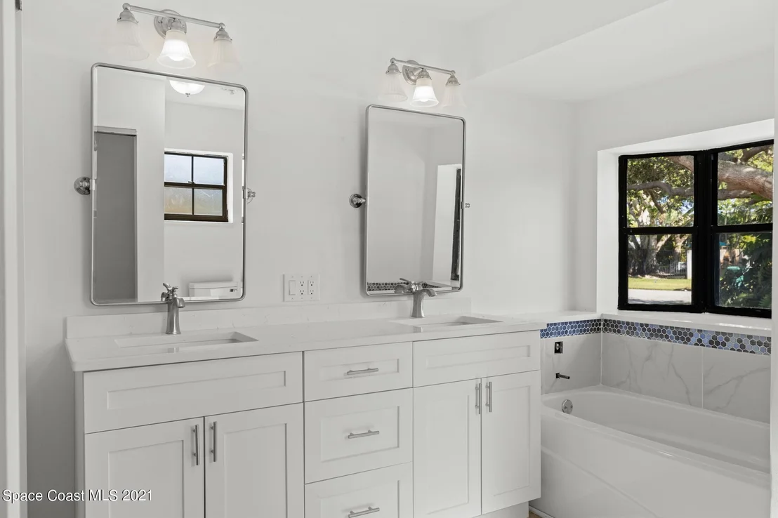 Photo of 151 Cocoa Avenue