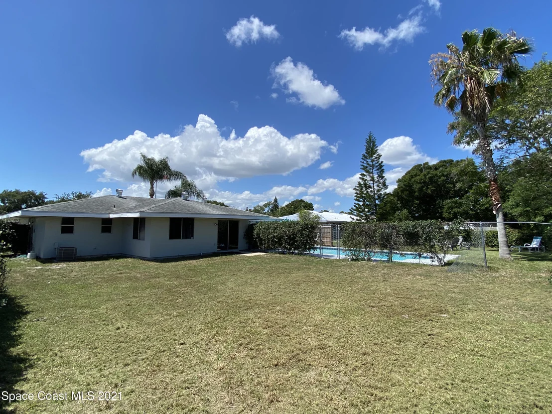Photo of 1320 Mariposa Drive NE
