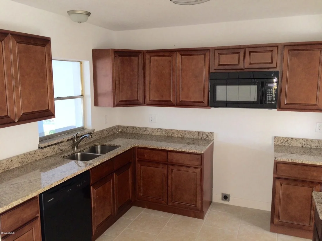 Photo of 768 Bianca Drive NE