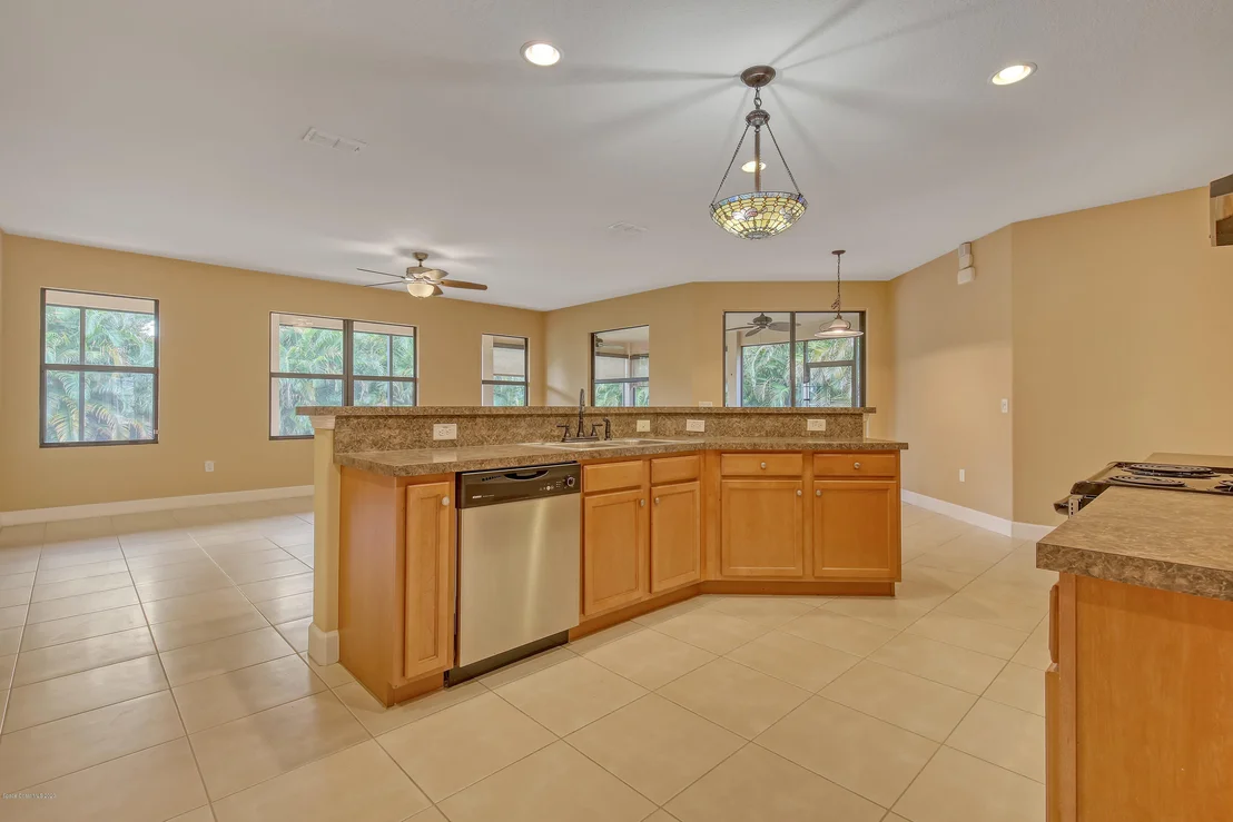 Photo of 1466 Van Eck Road NE