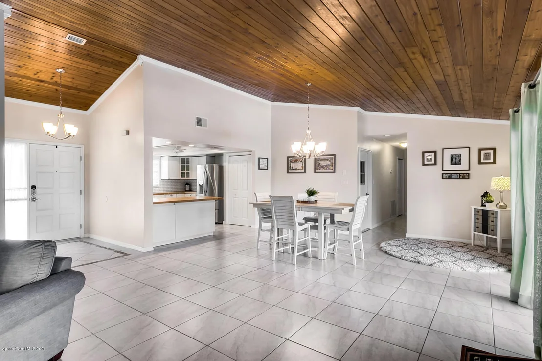 Photo of 980 Long Meadow Lane