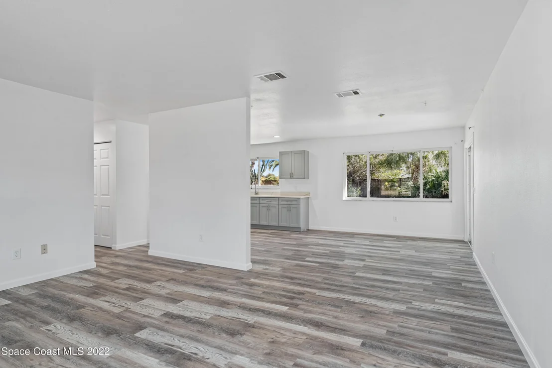 Photo of 1311 Mariposa Drive NE