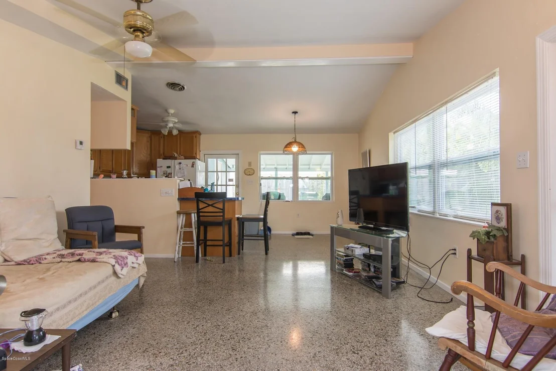 Photo of 251 Avenida Central