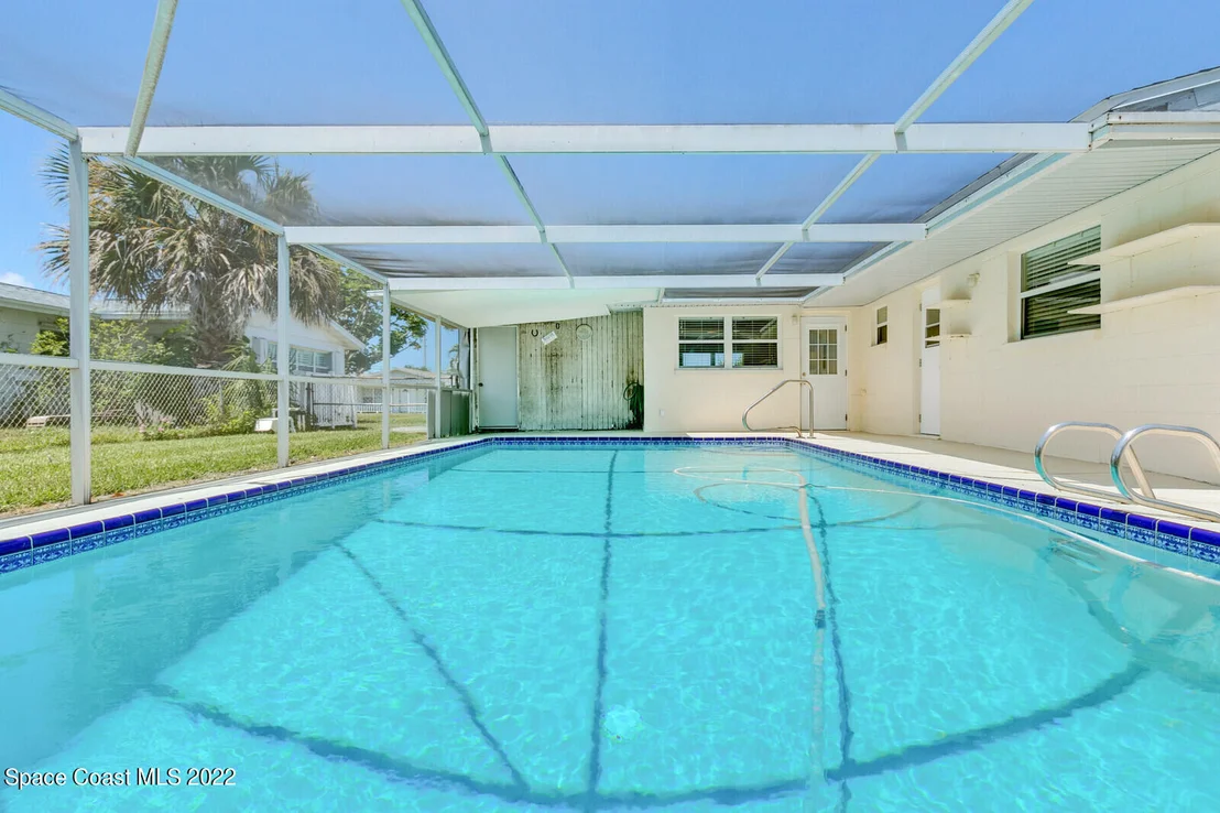 Photo of 2205 Lakeview Drive
