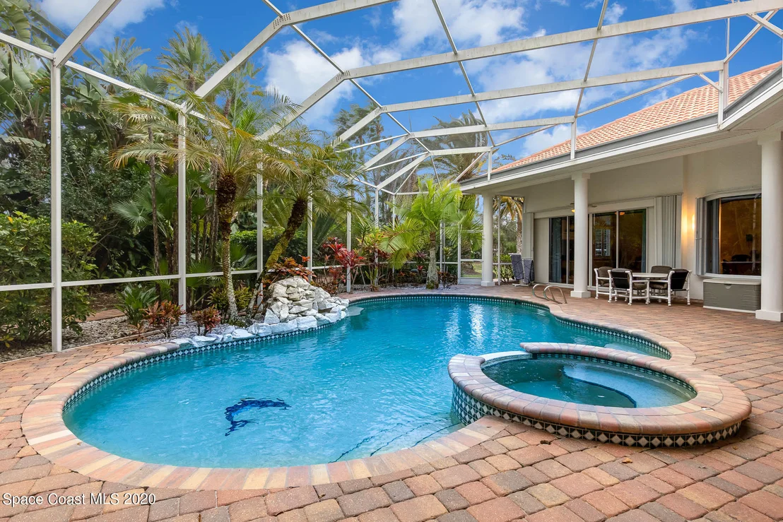 Photo of 889 Oak Park Drive