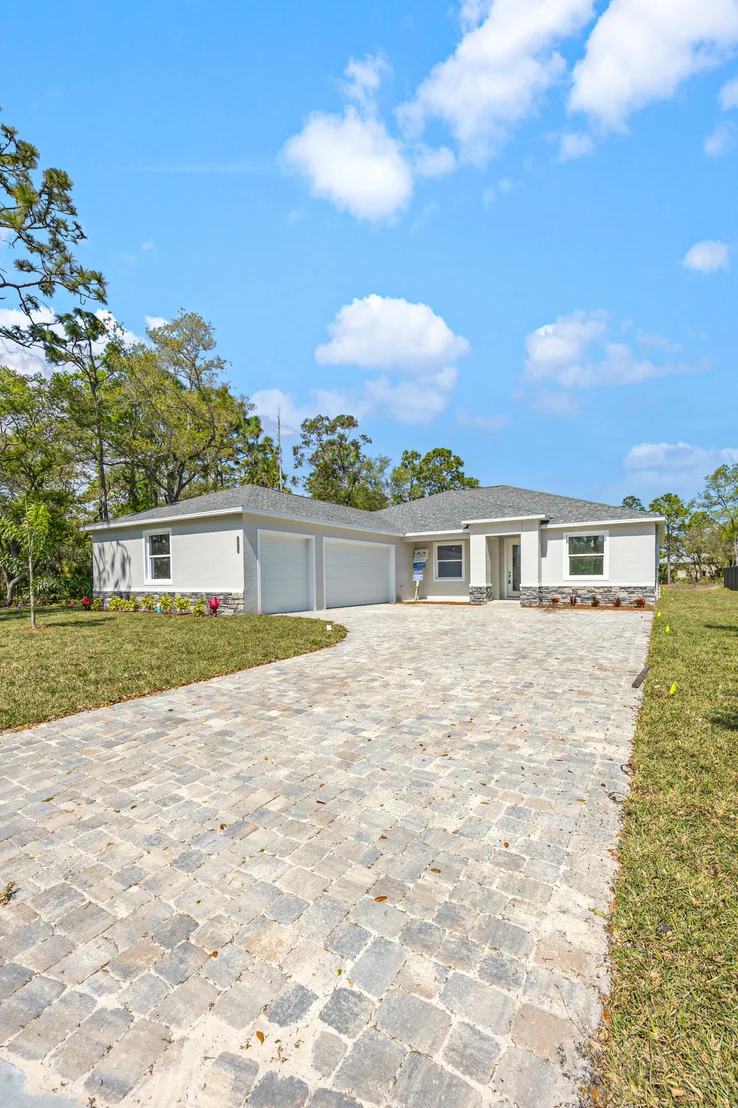 Photo of 1829 Market Circle NE
