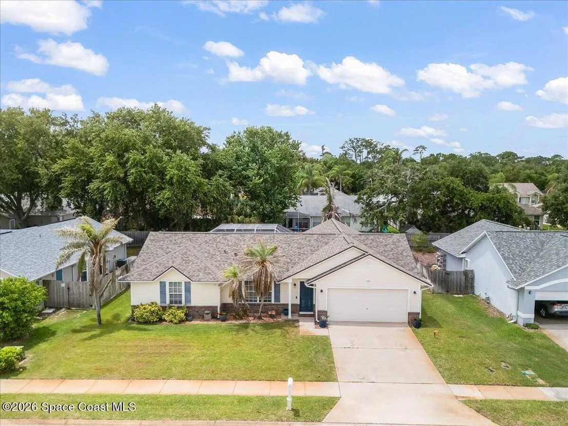 Photo of 3320 Lakeview Circle