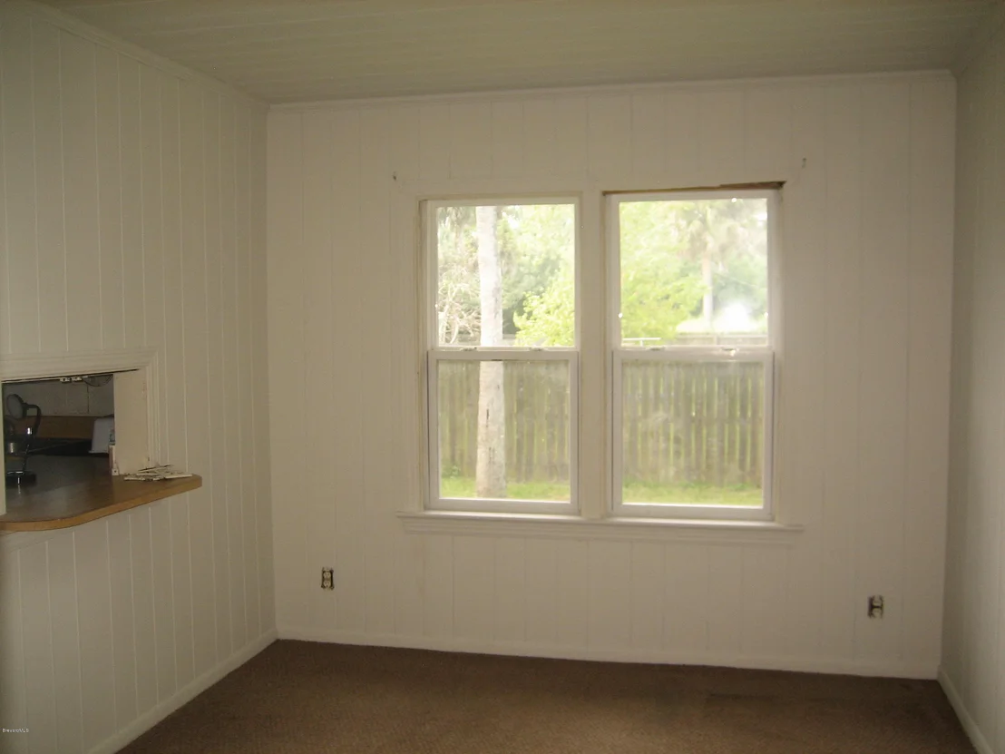 Photo of 551 N Range Road