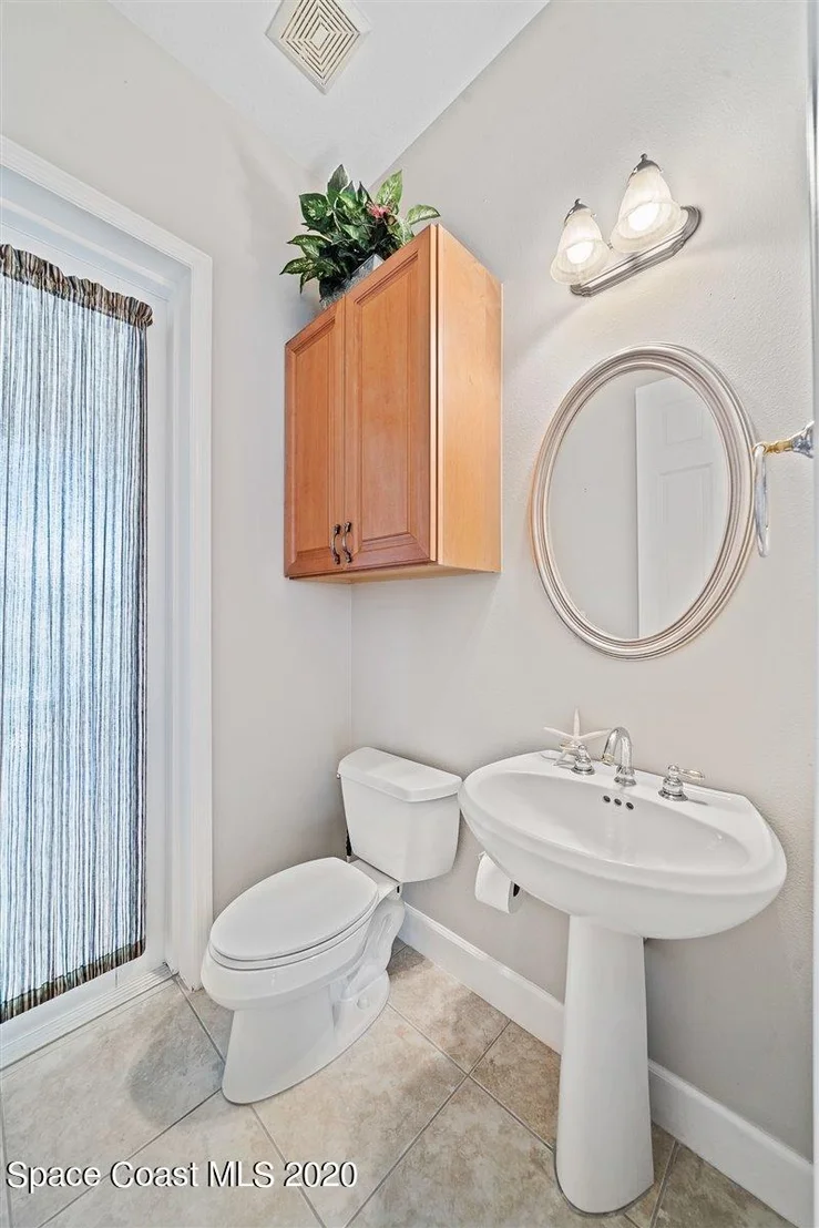Photo of 925 Chatsworth Drive