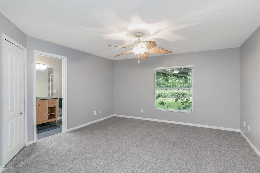 Photo of 895 Villa Drive