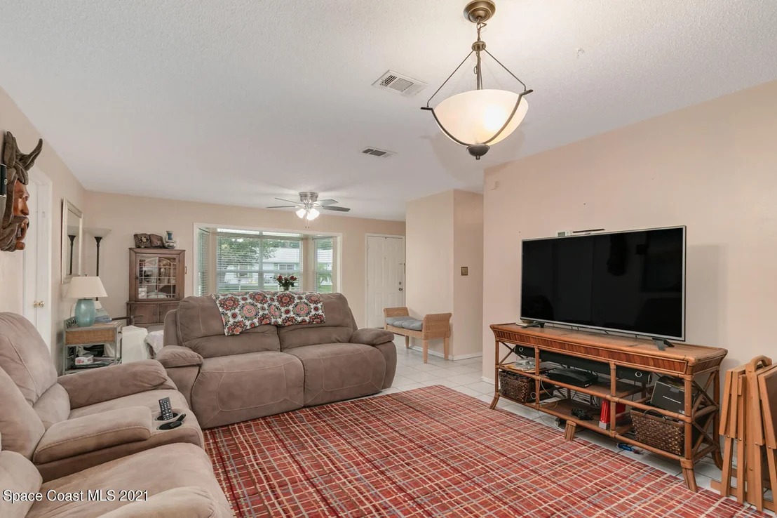 Photo of 5595 Fairbridge Street