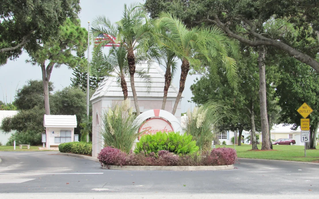 Photo of 975 Wateroak Drive NE