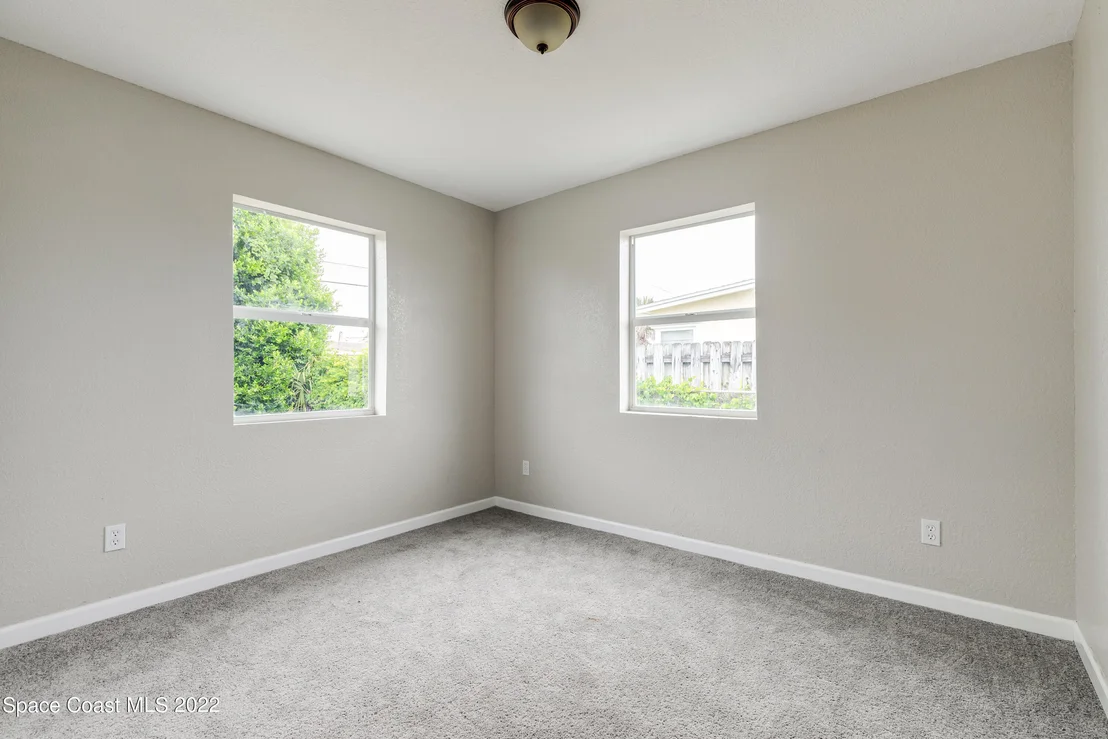 Photo of 883 Bianca Drive NE