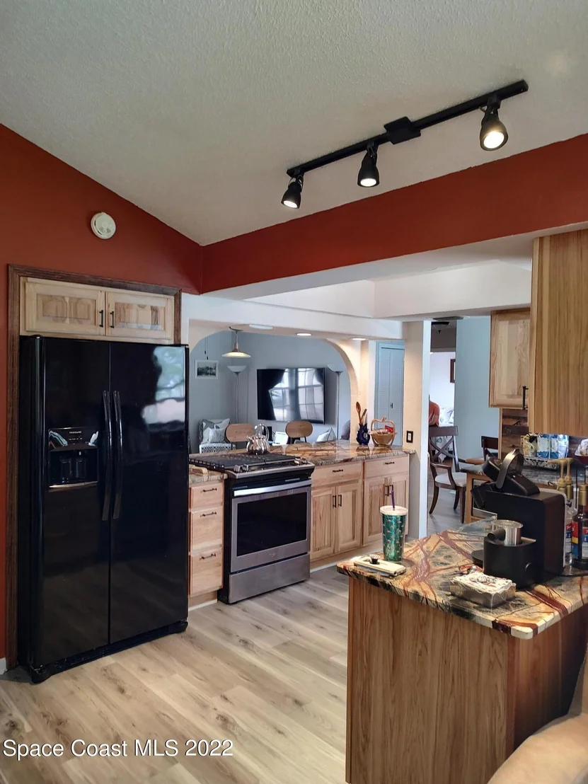 Photo of 1231 W Walnut Grove Way