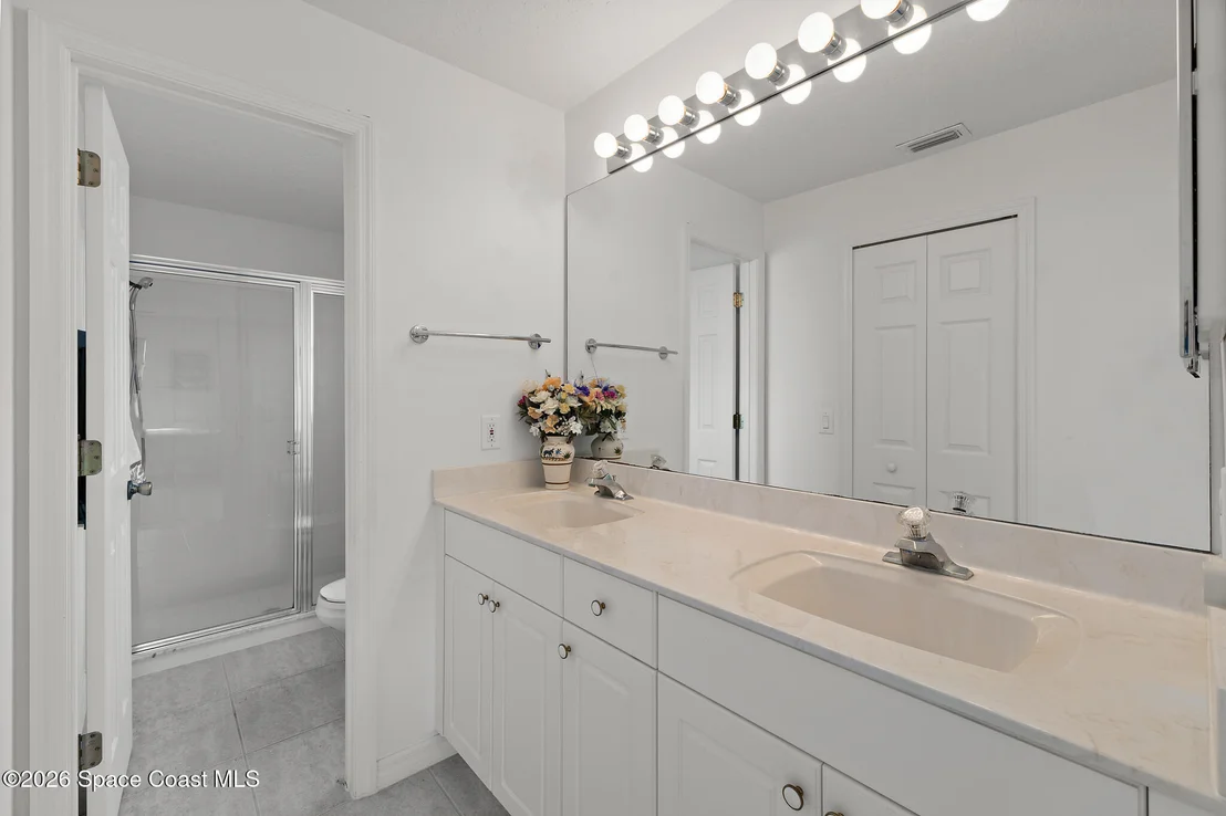 Photo of 967 Villa Drive