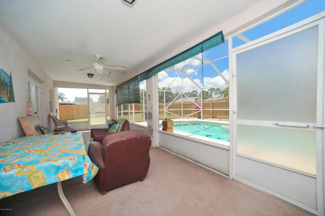 Photo of 1265 White Oak Circle