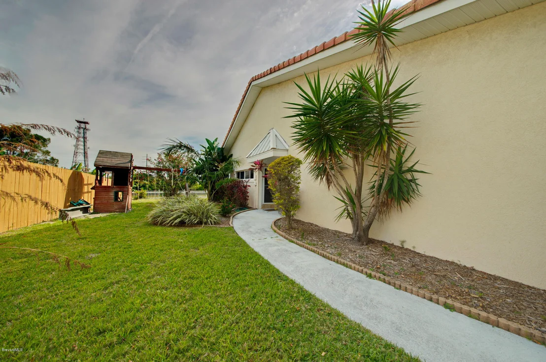 Photo of 469 Angelo Lane