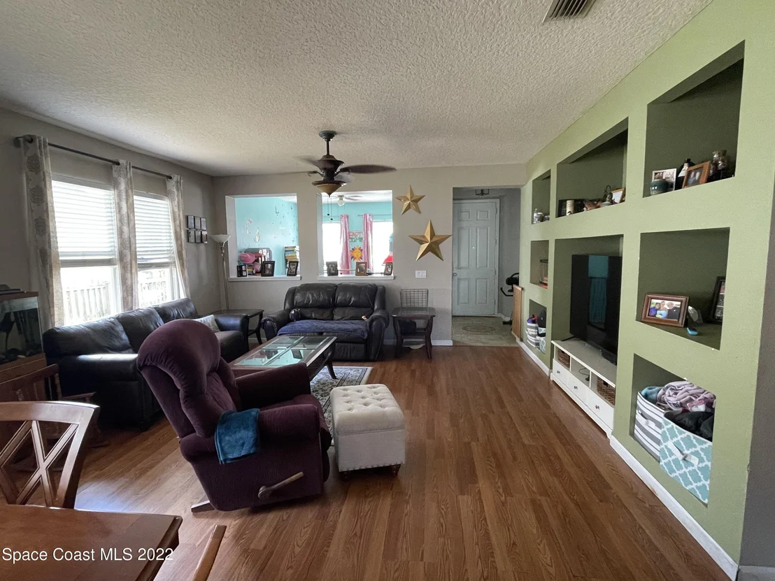 Photo of 985 Riviera Point Drive