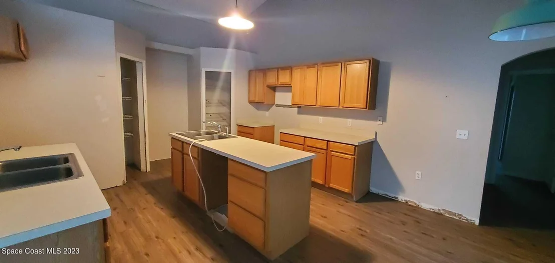 Photo of 6510 Ainsworth Road