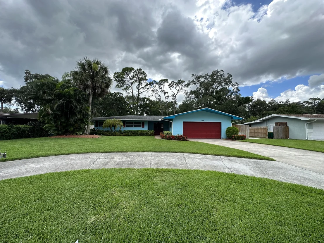Photo of 319 Meadowood Lane