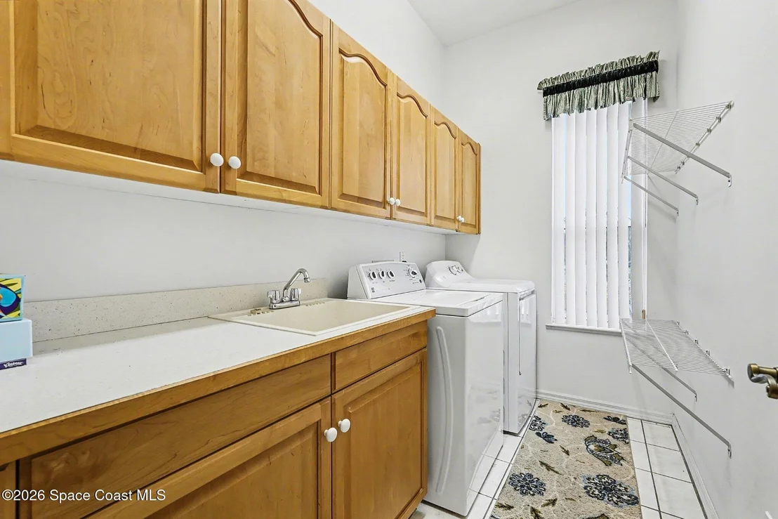 Photo of 981 Victoria Place
