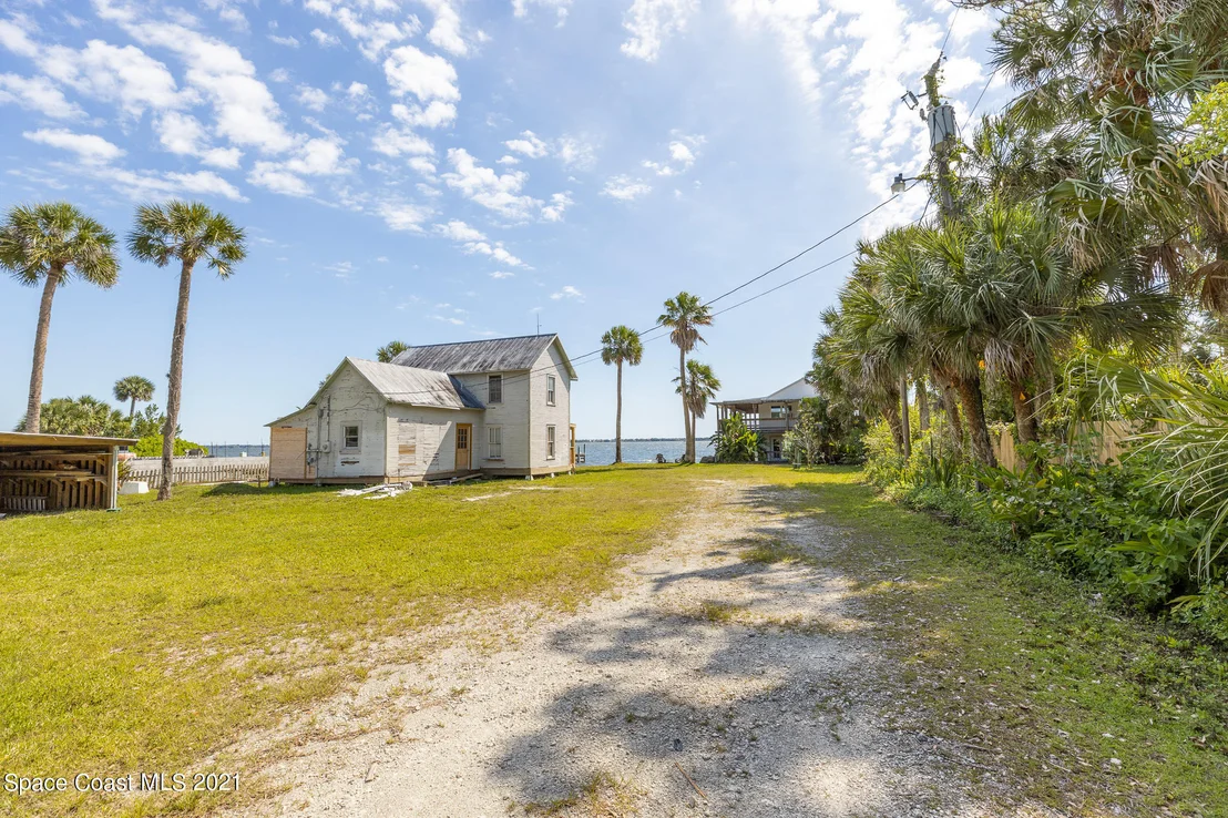 Photo of 1935 Pineapple Avenue